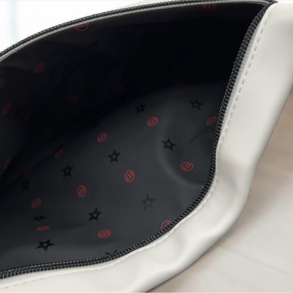 Dior White Embossed Logo Toiletry Pouch - Picture 3 of 4